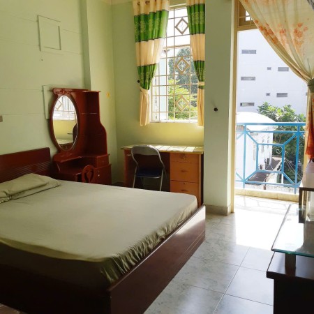 CHO NỮ THUÊ PHÒNG BAN CÔNG CỬA SỔ LỚN GẦN TRUNG TÂM QUẬN 1