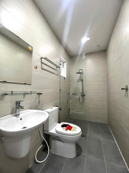 Trống lại căn 1pn diện tích lớn , phòng rộng thoáng nhiều ánh sáng ở thảo điền