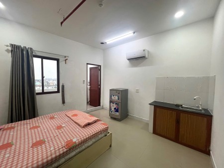 PHÒNG BAN CÔNG, VIEW SÔNG, NGAY CẦU NGUYỄN TRI PHƯƠNG. GẦN ĐH Y DƯỢC, KINH TẾ. THANG MÁY, BẢO VỆ 24H