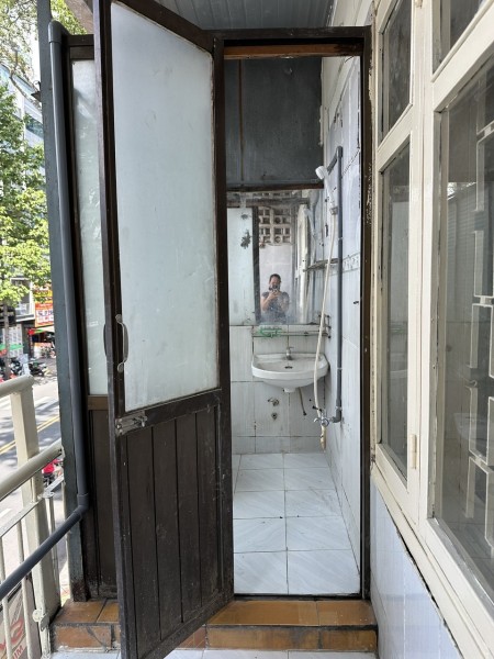 Cho thuê căn hộ lầu 1, nguyễn chí thanh, p5, q10, 80m2,9000k