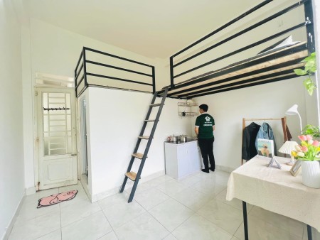 TRỐNG LẠI CĂN DUPLEX CÓ BAN CÔNG RỘNG SÁNG THOÁNG SẴN MÁY LẠNH