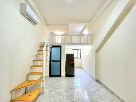 GÁC LỬNG MỚI, CỬA SỔ THOÁNG NGAY CHỢ HOÀNG HOA THÁM