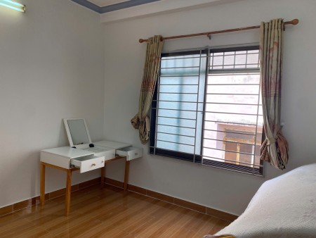 Cho thuê căn hộ chính chủ, cực kỳ rộng rãi và thoáng mát, vừa sơn mới