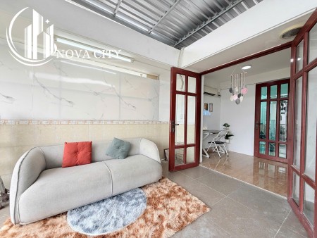Căn hộ tách bếp, sân thượng, gần Satra Phạm Hùng