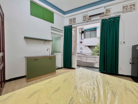 Căn Hộ Ban Công, Cửa Sổ Trời - Ngay Khu Vực Trung Tâm Phan Xích Long, Phù Hợp Ở 2 Khách