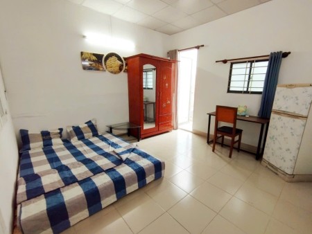 Cho Thuê Căn Hộ 1 Phòng Ngủ, Ban Công, Tách Bếp - Rộng 35m2, Đường Nơ Trang Long - Gần ĐH Văn Lang