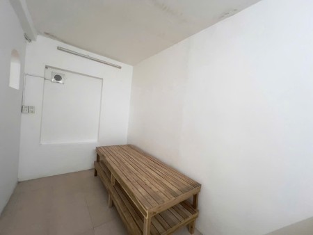 Cho thuê căn hộ tập thể mặt đường Trần Khát Chân, Hai Bà Trưng, Hà Nội