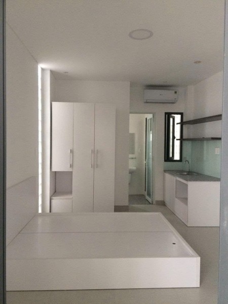 Cho thuê phòng studio đầy đủ nội thất, sáng, mát, gần ngã 4 Hàng Xanh