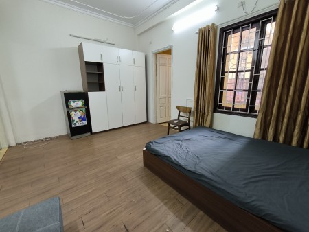 Studio full đồ, ban công mặt phố Vũ Phạm Hàm