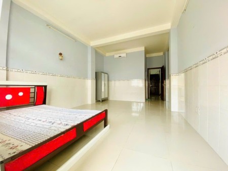 Cho thuê PHÒNG 35m2 ở được 3-4 người (ban công thoáng mát), Full Nội Thất, thang máy, Trung tâm Q1