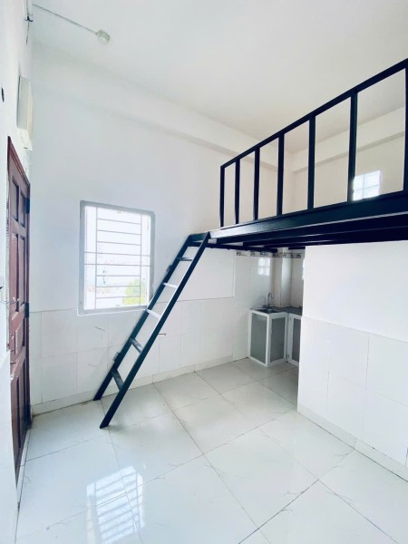 CĂN HỘ GÁC LỬNG CÓ CỬA SỔ TRỜI CỬA SỔ HÀNH LANG - 2.5Tr