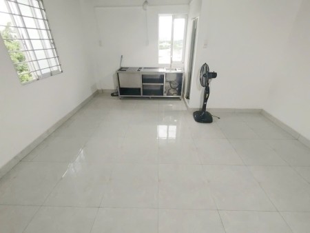 Phòng máy lạnh góc 2 cửa sổ. C13 Đường Nguyễn Văn Linh
