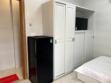 Cho Thuê Căn Hộ Full Nội Thất Cao Cấp, Cửa Sổ Trời - Nhà Thang Máy - Khu Vực Phan Xích Long