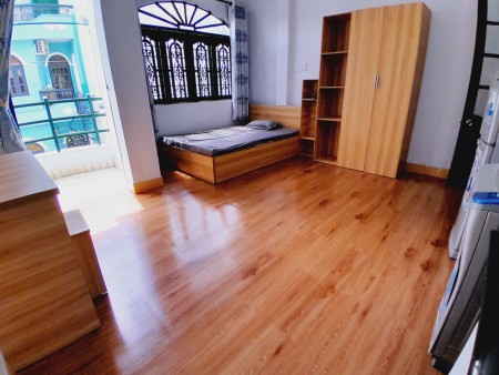Cho thuê phòng ban công rộng 35m2 _ Vũ Ngọc Phan, Gần chợ Nguyễn Xí, Đh Văn Lang