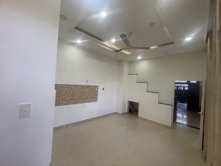 Phòng Trệt 30m2 124 QL13 Hiệp Bình Chánh Máy Lạnh, Sân Vườn Coopmart