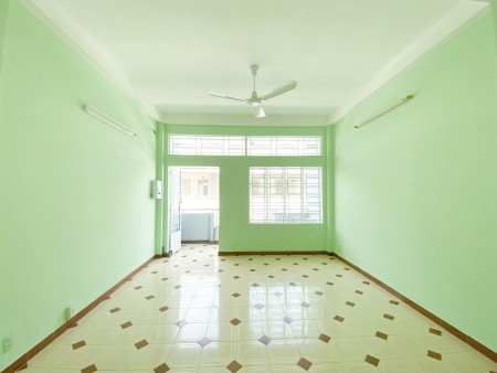 Phòng 40m2 có ban công cửa sổ thoáng mát ở trung tâm q3 cho sv thuê