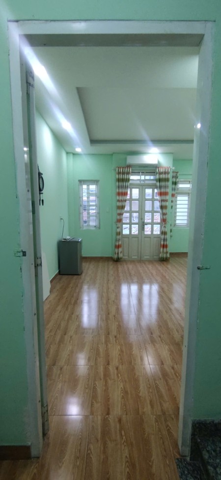 Phòng trọ trung tâm Quận 1 rộng 35m2 đủ tiện nghi - giá tốt
