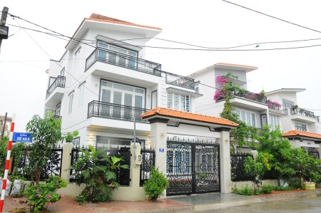 PHÒNG VIP gần ĐH FPT, TC- Marketing, HUTECH (ở ghép)