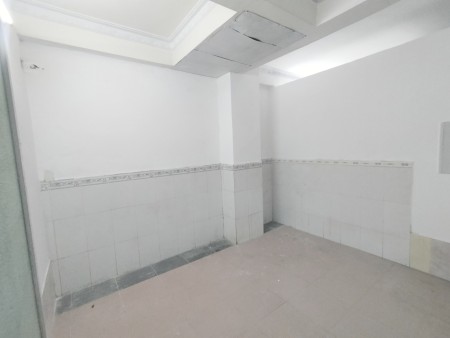 Phòng Nhỏ Tầng Trệt Bao Điện nước
