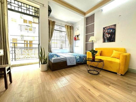 Phòng trọ ban công full nội thất, tại Thích Quảng Đức, gần Phan Đăng Lưu, Bình Thạnh.
