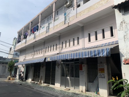 Nhà trọ sạch sẽ thoáng mát có ban công và cửa sổ