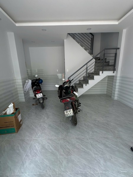 Nhà mới xây cho thuê nguyên căn ngay ĐH Văn Lang