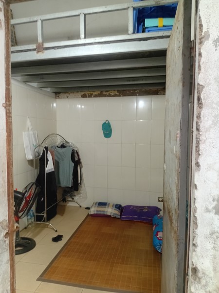 Phòng trọ ở ghép giờ giấc tự do nhà wc riêng có gác có máy lạnh giá.mình lái taxi nên đi suốt