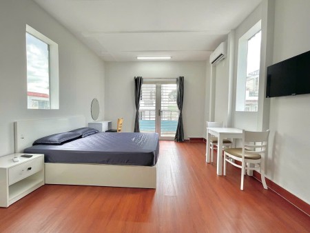 CHO THUÊ PHÒNG TRỌ QUẬN 10, BAN CÔNG RỘNG, FULL NỘI THẤT GẦN ĐH KINH TẾ UEH, HUFLIT