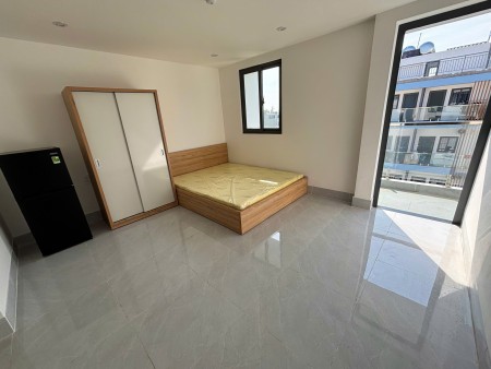 Cho thuê chdv Cát Lái đường 44CL gần UMT gần citihome, DT 30m2 có ban công dài, Giá 5tr full nt