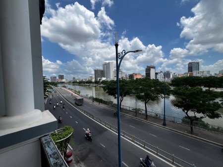 Đi đến slide 4
