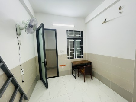 CHDV Duplex - Thang máy, máy giặt , khoá vân tay, hầm xe, nước nóng