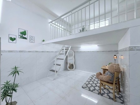 CHO THUÊ PHÒNG TRỌ CÓ GÁC , CỬA SỔ TRỜI THOÁNG MÁT TRÊN ĐƯỜNG CỘNG HOÀ GẦN E TOWN CỘNG HOÀ.