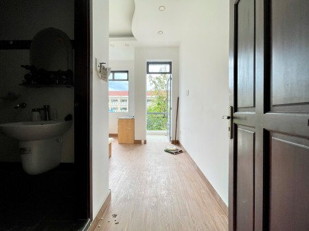 Studio ban công 5x sát bên vlu đi bộ