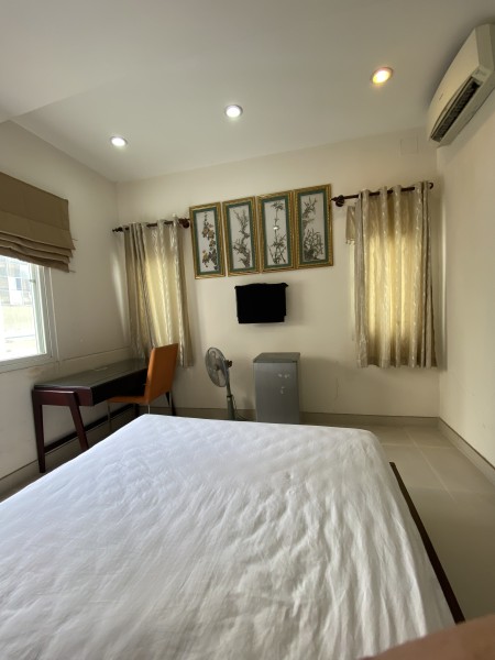 Phòng cao cấp, đầy đủ tiện nghi. Gần Đài truyền hình và trường Khoa Học Xã Hội & Nhân Văn 100 mét...