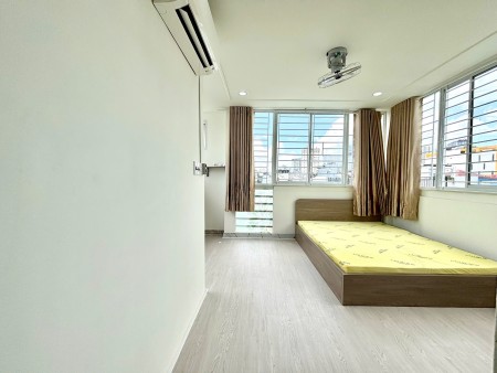 STUDIO BAN CÔNG CỬA SỔ TRỜI…NGAY NGÃ TƯ HÀNG XANH