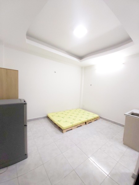 PHÒNG MẶT TIỀN THẠCH LAM,FULL NỘI THẤT,KHÔNG CHUNG CHỦ