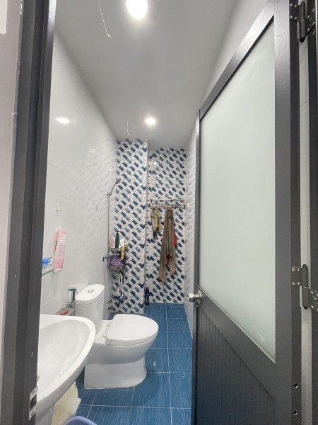 Cho thuê phòng trọ ở hẻm 1034 CMT8 (gần Hoàng Sa), 18m2, giá 4.5 triệu