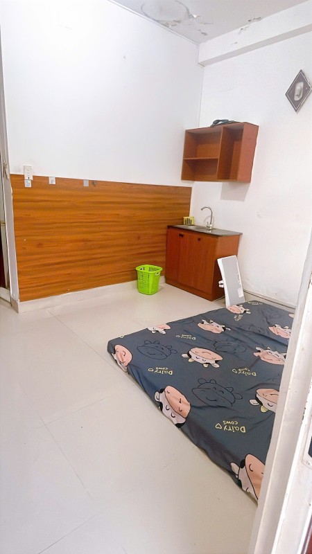 Phòng full nội thất, ban công, thang máy cao thắng Q10 Rất thoáng mát