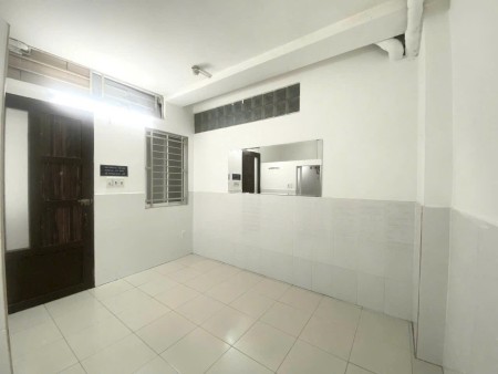 PHÒNG TRỐNG SẴN CÓ THỂ DỌN VÀO Ở LIỀN