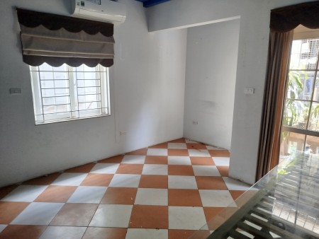 Cho thuê nhà 3 tầng, 25m2, ngõ 1B Hai Bà Trưng, Hà Nội