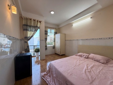 CHO THUÊ PHÒNG TRỌ 35M2 FULL NỘI THẤT BAN CÔNG GẦN CHỢ BÀ CHIỂU, VẠN KIẾP, ĐẠI HỌC VĂN LANG,GTVT,UEF