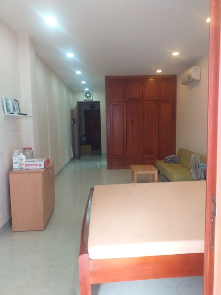 Chính chủ cho thuê phòng full nội thất, gần sân bay, có ban công, 30m2, giá 5tr