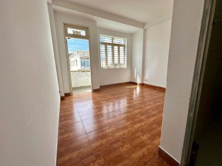 Chung cư 590 CMT8, P11, Quận3: 55m2, 1p ngủ, 6tr5/tháng, ban công