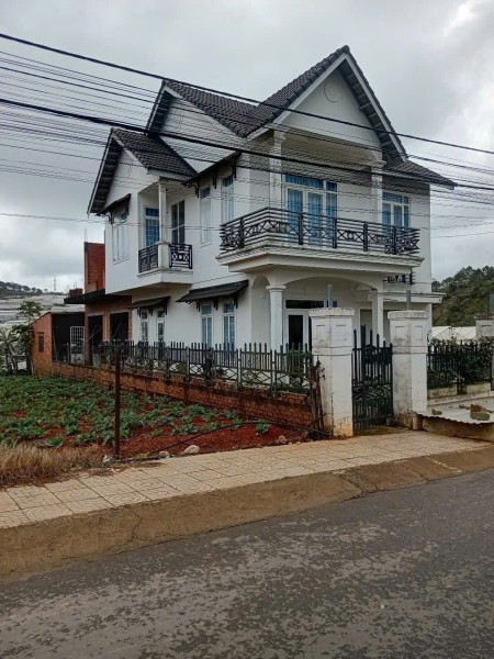 Cho thuê villa 4 phòng đà lạt 8 triệu/tháng - sạch đẹp khu văn minh