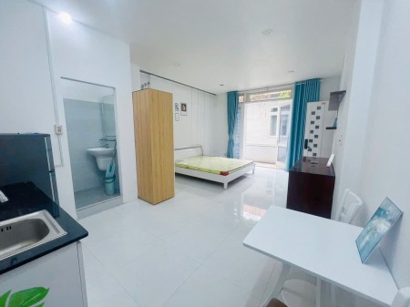 Phòng Studio đủ nội thất bancon siêu rộng - 71 Hồ Bá Kiện Q. 10 (Gần CV Lê Thị Riêng)