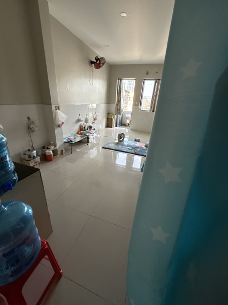 Tìm 01 nữ ở ghép 2TR5/tháng diện tích phòng ~ 50m2/ Ưu tiên người thích sạch sẽ