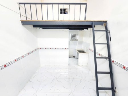 Phòng Gác Cao, Sạch sẽ, Giờ Tự Do, Ko Chủ Gần Cầu Linh Xuân, Gần Làng Đại Học