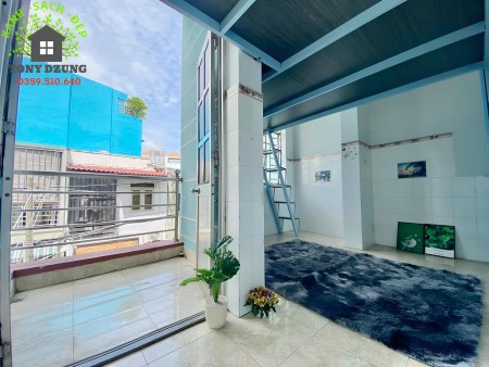 PHÒNG GÁC RỘNG, BAN CÔNG CỬA SỔ, LẦU 1, CÁCH ĐH CÔNG NGHIỆP (IUH) - 500m