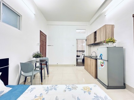Cho thuê phòng trọ Quận 10, đường Đất Thánh, có cửa sổ thoáng, gần ĐH Bách Khoa – ĐH Kinh Tế