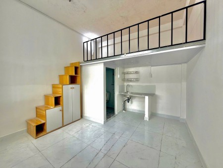 Cho thuê Duplex siêu rộng cực rẻ ngay chân Cầu Kiệu, cách Quận 1 chỉ 5 bước chân